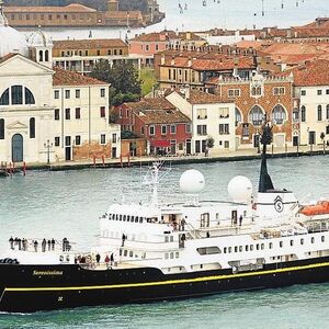 Die 87 Meter lange MS Serenissima kann nach ihrer Renovierung mit ihren 109 First-Class-Passagieren auch kleine und seichte Häfen ansteuern.
