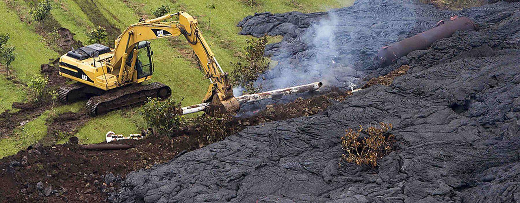 A construction crew tries to contain the lava flow from Mount Kilauea in Pahoa, Hawaii