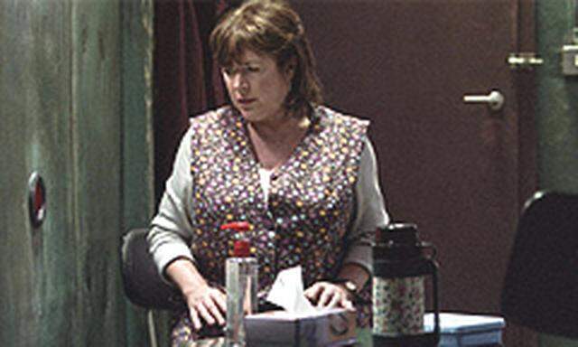 Marianne Faithfull als resolute Witwe Maggie.