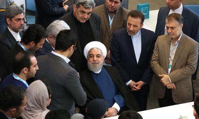 Irans Präsident, Hassan Rohani, zieht sein Land Zug um Zug aus dem Wiener Atomabkommen zurück.