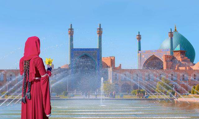 Im 16. und 17. Jahrhundert entstanden die eindrucksvollen Prachtmoscheen, wie die Jameh-Moschee in Isfahan rund um den Imam-Platz.