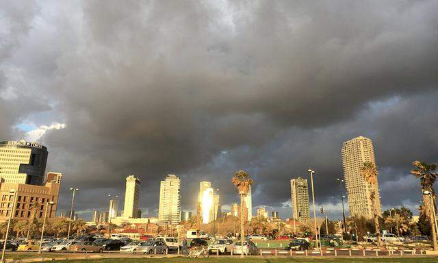 Die Skyline von Tel Aviv. In Israel sei man risikofreudiger bei Innovationen, Kritik werde offen geäußert, lernten die Besucher.