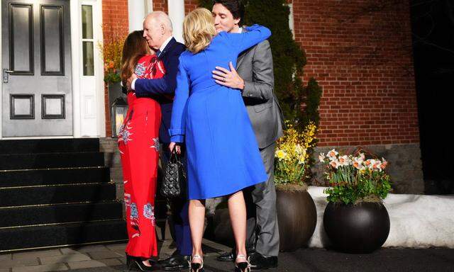  Amikale Begrüßung zwischen Joe Biden und Justin Trudeau und ihren Ehefrauen im Rideau Cottage, dem Wohnsitz des kanadischen Premiers in Ottawa.