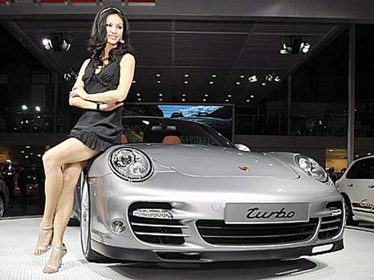 Die Sportwagen von Porsche erweisen sich als sehr Wertbeständig. Sie verlieren nach vier Jahren und 60.000 Kilometern gerade einmal 47,64 Prozent Wert. Aufgrund der hohen Preise verbrennt man aber auch damit einen recht hohen Betrag: Bei einem Neupreis von angenommen 120.000 Euro verliert man in vier Jahren gut 57.000 Euro.
