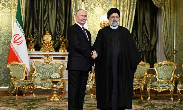 Wladimir Putin mit dem iranischen Präsidenten Ebrahim Raisi in Moskau.