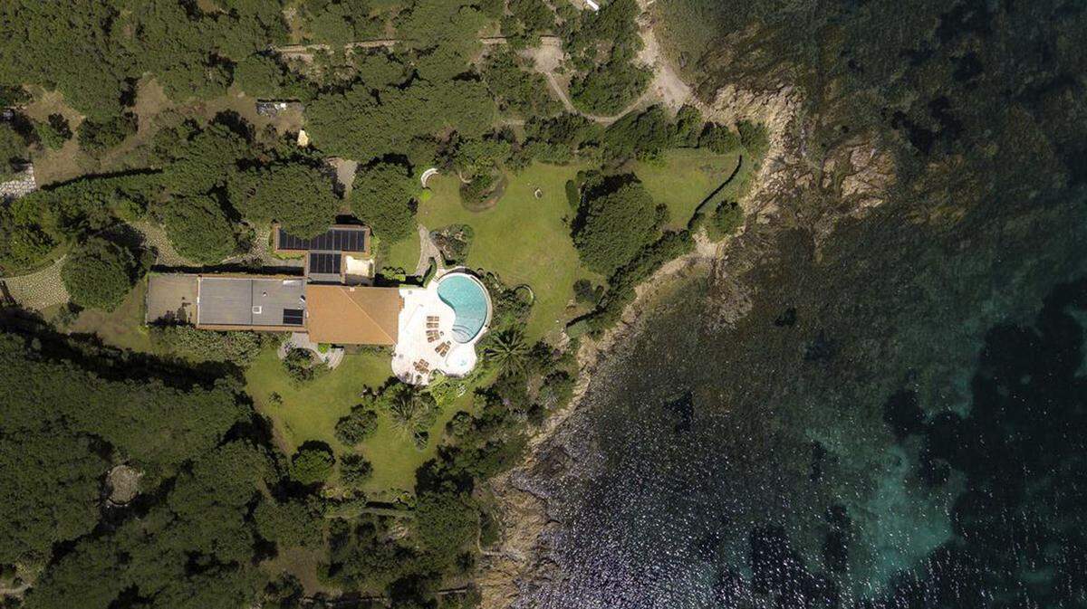 Ein ungestörtes luxuriöses Plätzchen auf Sardinien: Diese Villa ist 525 Quadratmeter groß und verfügt über Pool und Privatstrand.