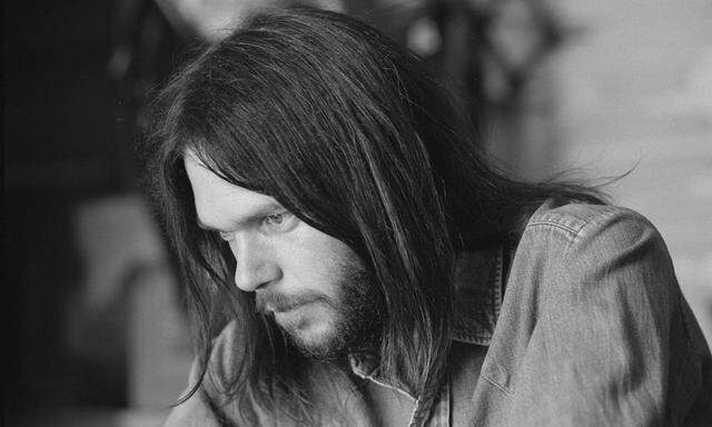 Neil Young interessieren zwar, wie jeden Künstler, seine aktuellen Lieder mehr, gibt er an. Aber in seinem Archiv scheint noch einiges vorhanden zu sein.