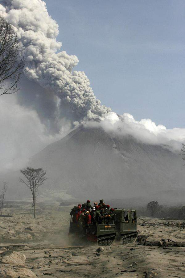 Der indonesische Vulkan Merapi kommt nach seinem verheerenden Ausbruch nur langsam zur Ruhe.