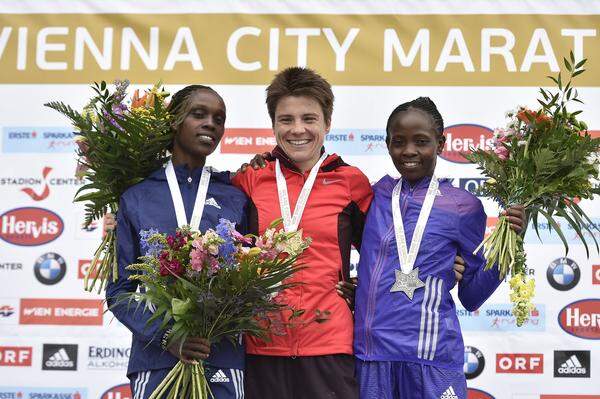 Als Zweite lief die Kenianerin Agnes Mutune auf dem Heldenplatz ein, Vorjahressiegerin Anna Hahner aus Deutschland landete auf Rang fünf.