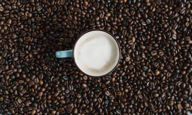 Der Kaffeekonzern JDE Peet's hat bei Europas bislang größtem Börsengang in diesem Jahr in Amsterdam rund 2,3 Milliarden Euro eingesammelt (Symbolbild).