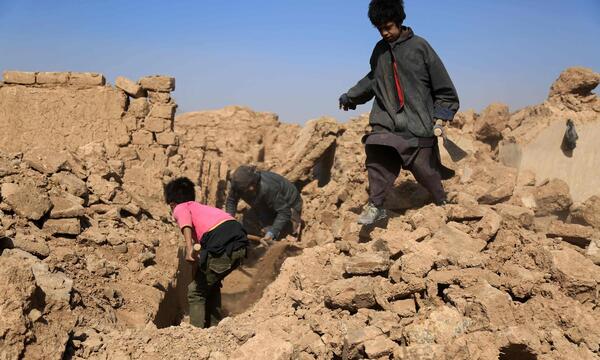 In Afghanistan richten Erdbeben oft große Schäden an. Auch weil viele Häuser schlecht gebaut sind.
