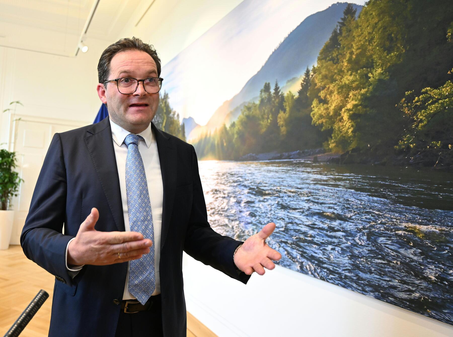 Government Summit on Drought Aid: Balancing Budget Discipline and Agricultural Support