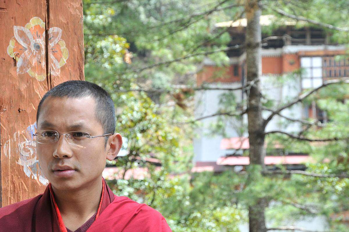 Tashi Tsering (29) wuchs in einem Kloster auf, seit er sieben Jahre alt war. Seit neun Jahren lebt er im Kloster von Tango und studiert die Lehren des Buddha.