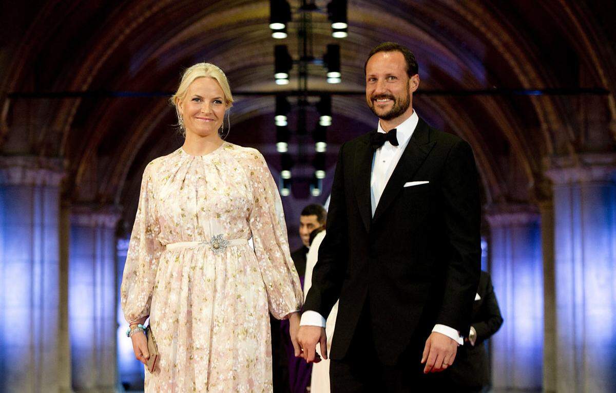 Ein paar Gründe zu feiern gibt es für Norwegens Royals aber auch. Im Sommer haben schließlich sowohl Kronprinz Haakon (am 20. Juli) als auch seine Frau Mette-Marit (19. August) Geburtstag.