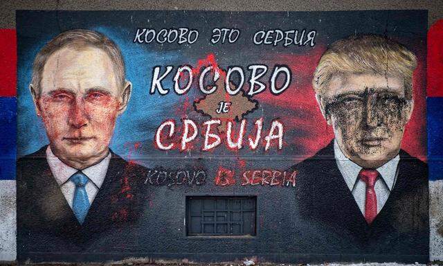 „Kosovo ist Serbien.“ Nationalisten haben auf eine Belgrader Mauer Bilder ihrer Idole Wladimir Putin und Donald Trump gemalt. Sie alle eint die Feindschaft zu George Soros.