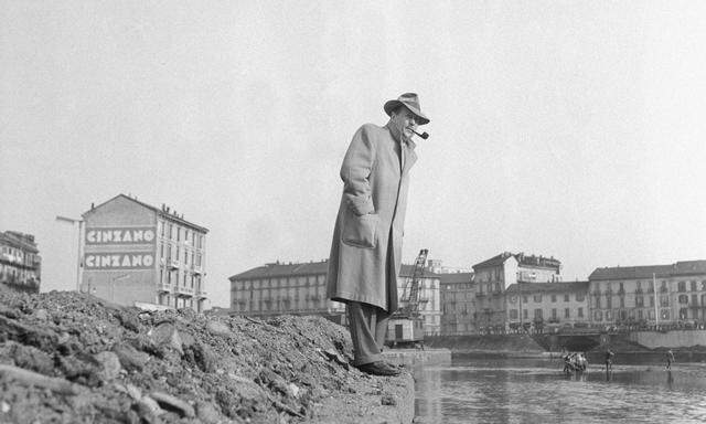Georges Simenon (1903–89) beim Blick ins Mailänder Hafenbecken: Es erinnerte ihn an einen Kanal in Paris.