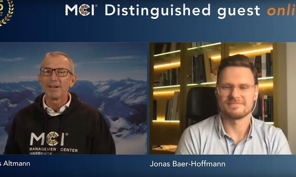 Andreas Altmann (MCI) und Jonas Baer-Hoffmanne (FIFpro)