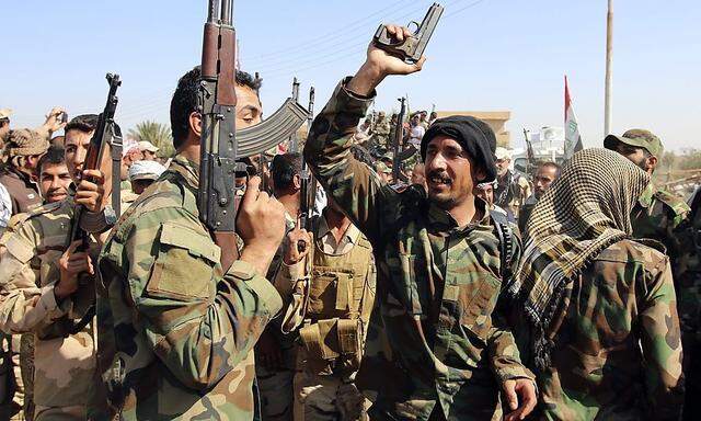 Irakische Kämpfer sammeln sich für den Angriff auf Tikrit.