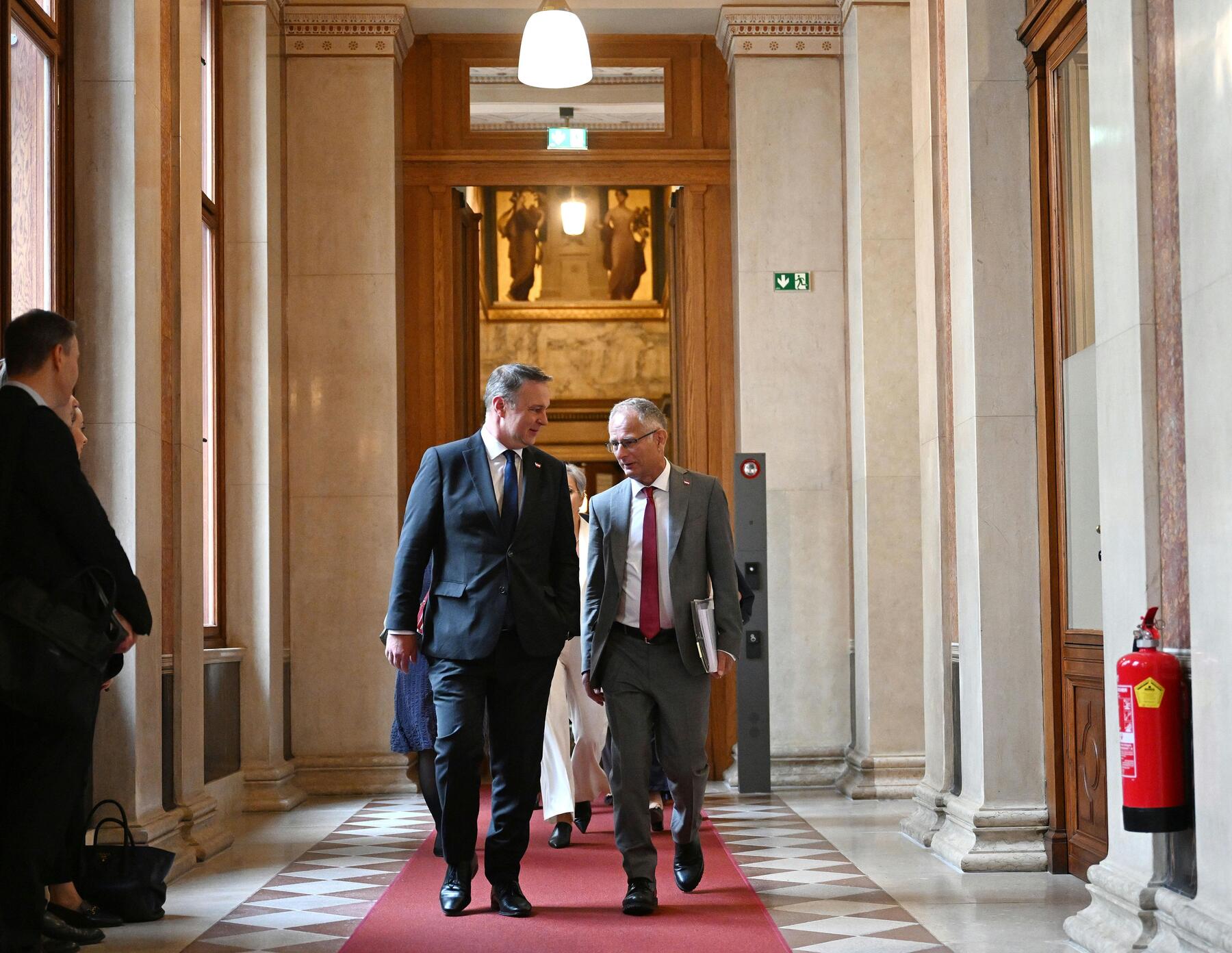 Marterbauer präsentiert Budget: „Ganz offen? Es enthält kein