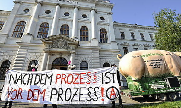 TIERSCHUeTZER-PROZESS IN WIENER NEUSTADT