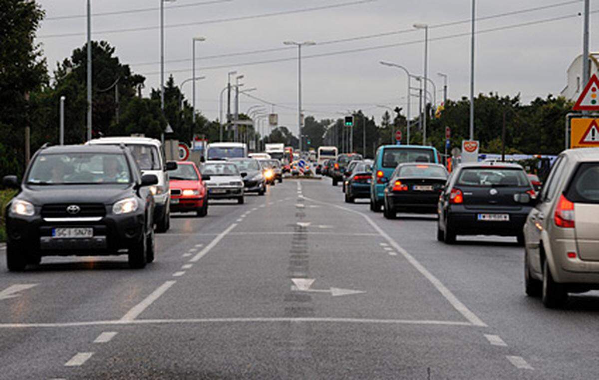 Täglich rollen etwa 20.000 Fahrzeuge über die B7 - direkt durch zahlreiche Ortschaften.