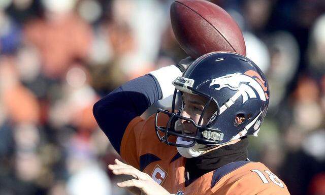 Peyton Manning wirft und Denver fiebert dem Touchdown entgegen.t the Kansas City Chiefs during their NFL football game in Denver, Colorado