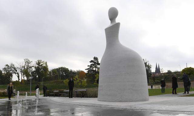 5,5 Meter hoch, im sechsten Bezirk: Die erste Statue von Kaiserin Maria Theresia in Prag.