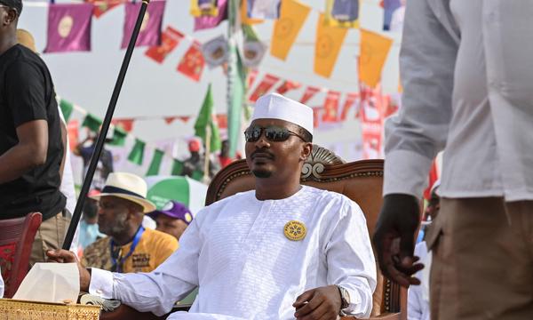 Mahamat Déby tritt das Erbe seines Vaters als Präsident des Tschad an.