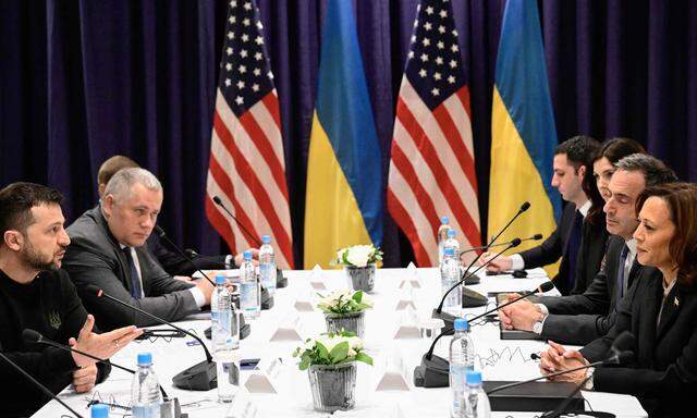 Der ukrainische Präsident, Wolodymyr Selenskij, traf in München auch US-Vizepräsidentin Kamala Harris. 