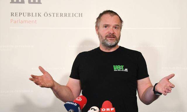 VGT-Obmann Martin Balluch blieb trotz Freispruch auf uf mehr als 500.000 Euro Anwalts- und Gutachterkosten sitzen