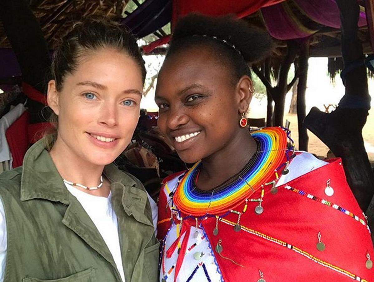 Model Doutzen Kroes ist ebenfalls nicht auf Make-up angewiesen.