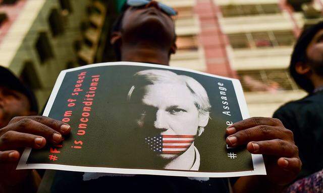 Wetlweit protestieren Menschen immer wieder gegen eine Auslieferung von Assange an die USA.