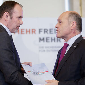 PRAeSENTATION DER SICHERHEITSDOKTRIN: SOBOTKA / KLOIBMUeLLER