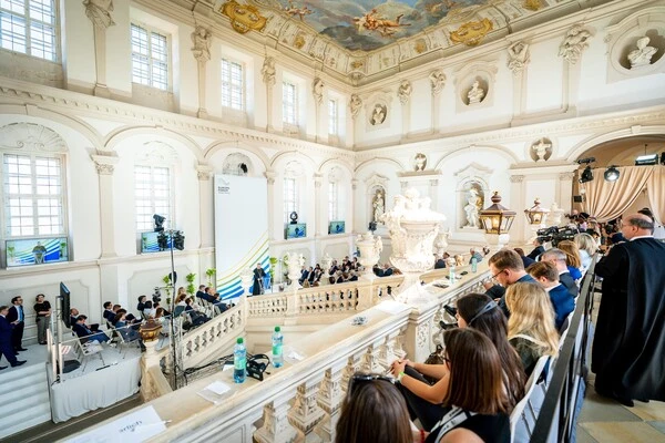 Die politische Bedeutung des Besuchs von Péter Magyar