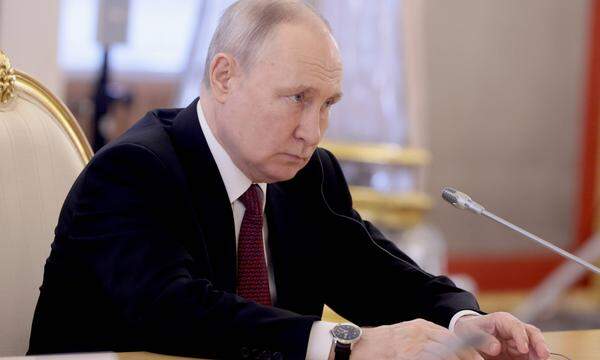Der russische Präsident, Wladimir Putin, hat das bilaterale Doppelbesteuerungsabkommen abgesetzt.