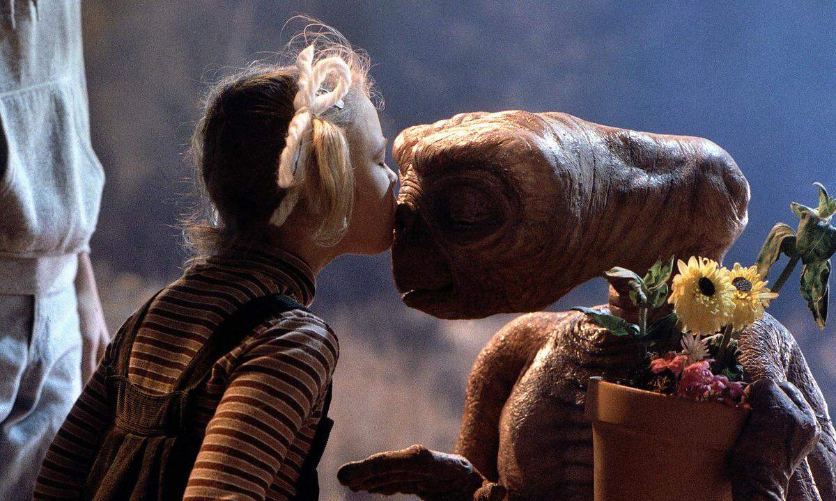 Drew Barrymore küsst E. T.