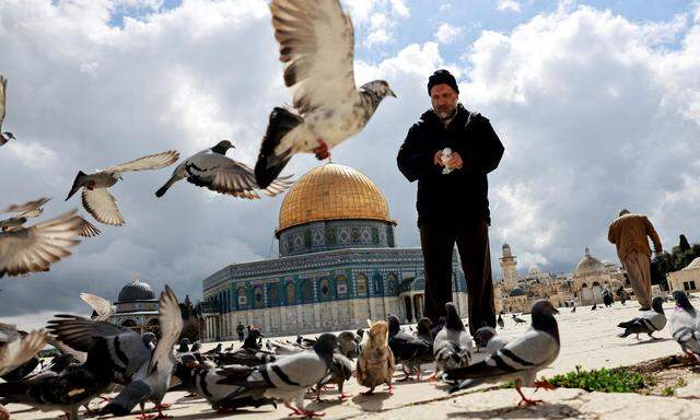 Im Fastenmonat Ramadan wollen viele Gläubige auf dem Tempelberg mit Felsendom und Al-Aqsa-Moschee beten. 