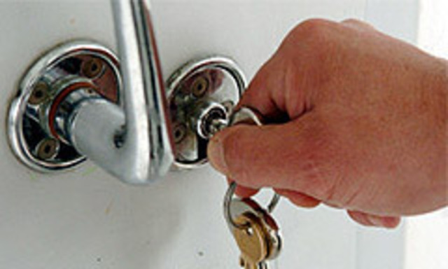 Die Zellentür wird sich künftig seltener schließen - stattdessen wird gearbeitet.