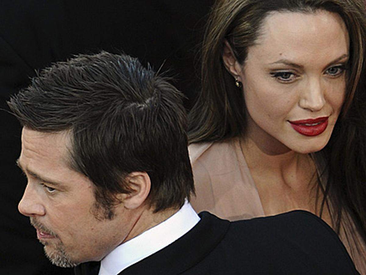 Angelina Jolie und ihr Lebensgefährte Brad Pitt haben dem UN-Flüchtlingshilfswerk (UNHCR) eine Million Dollar (knapp 720.000 Euro) gespendet, um Vertriebenen in Pakistan zu helfen. Das UNHCR dankte der Stiftung der Filmstars und erklärte, mehr als zwei Millionen Pakistaner seien vor den Kämpfen zwischen Regierungstruppen und Taliban geflüchtet.