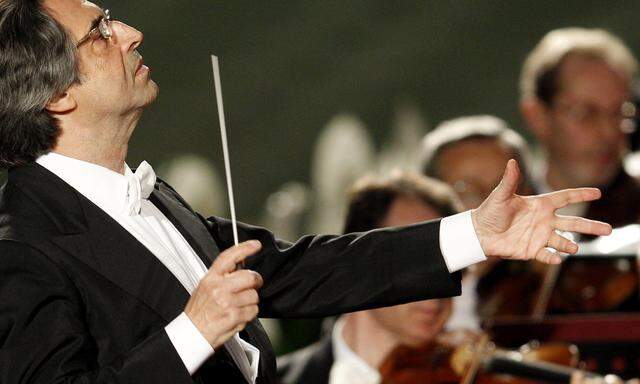 Der Maestro dirigiert auch für den Papst: Riccardo Muti bei einem Konzert im Vatikan.  