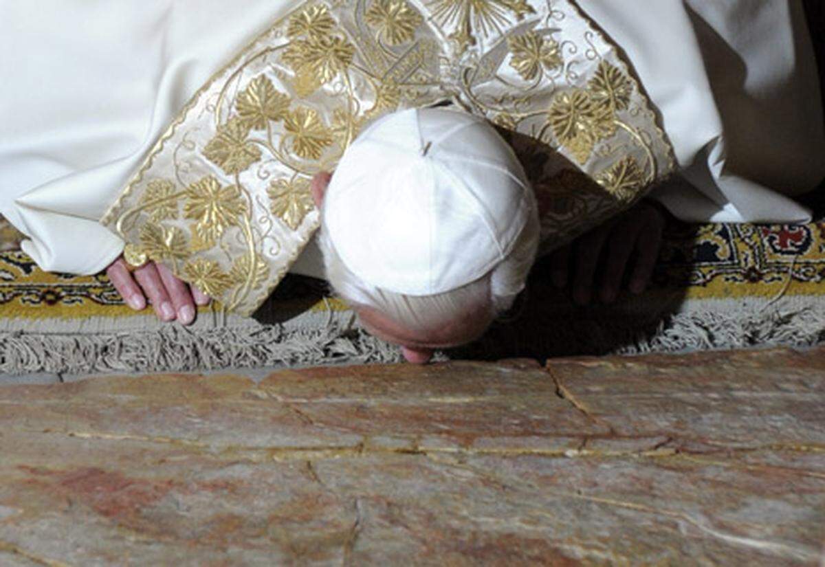 Am letzten Tag seiner Nahost-Reise besuchte Papst Benedikt XVI. die Grabeskirche in Jerusalem. Das Grab und die Auferstehung von Jesus Christus verkündeten eine "Botschaft der Hoffnung" für den Nahen Osten, sagte das Oberhaupt der katholischen Kirche am Freitag.