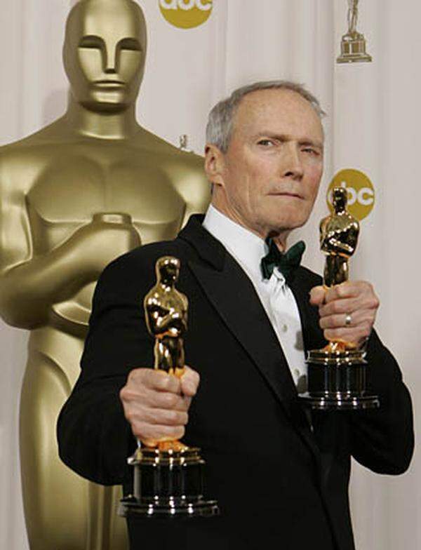 Eastwood arbeitet schnell und preiswert: "Million Dollar Baby" drehte er in 37 Tagen mit einem Budget von nur 30 Millionen Dollar. Damit hängte er in der Oscar-Nacht 2005 Martin Scorseses teure Hochglanz-Produktion "Aviator" ab und steckte gleich zwei Oscars ein, als Regisseur und als Produzent des besten Films. "Ich habe Glück, dass ich noch arbeiten kann", bedankte sich Eastwood auf der Bühne.