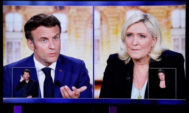 Der französische Präsident Emmanuel Macron und seine Rivalin Marine Le Pen im einzigen TV-Duell vor der Wahl am Sonntag.
