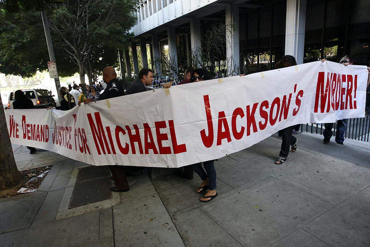 Aufgebrachte Jackson-Fans forderten Gerechtigkeit für ihr verstorbenes Idol.