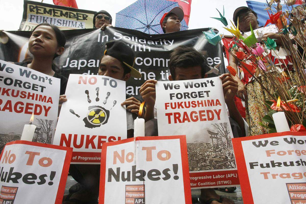 Eine Solidaritätskundgebung für das japanische Volk in Manila auf den Philippinen.