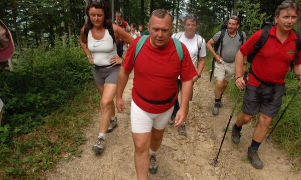 Eines der bekanntesten Fotos von Alfred Gusenbauer: Im Sommer 2006 wanderte er in weißer Radlerhose. 