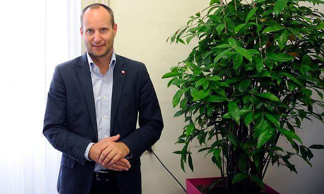 Neos-Parteichef Strolz ist nicht ganz zufrieden mit der Entscheidung seiner Partei, Cannabis legalisieren zu wollen.