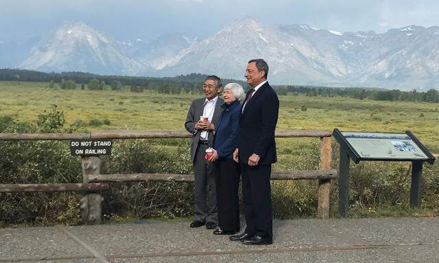 Governor of the Bank of Japan Kuroda, United States Federal Reserve Chair Yellen and President of the European Central Bank Draghi pose for a photo during the annual central bank research conference in Jackson Hole