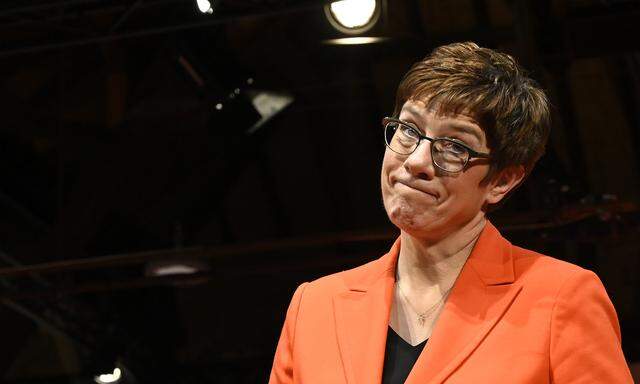Das Coronavirus verlängert die Amtszeit der glücklosen CDU-Chefin Annegret Kramp-Karrenbauer.