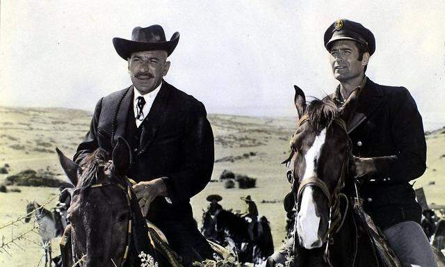 Telly Savalas und Clint Walker (rechts) in "Viva Pancho Villa" (1972).